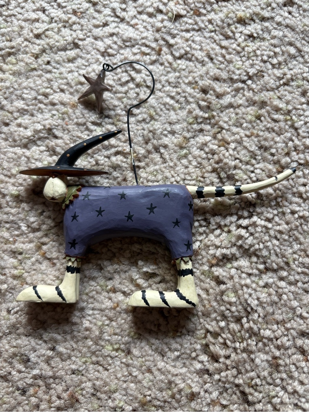 Very cute Halloween ornament with nice details.